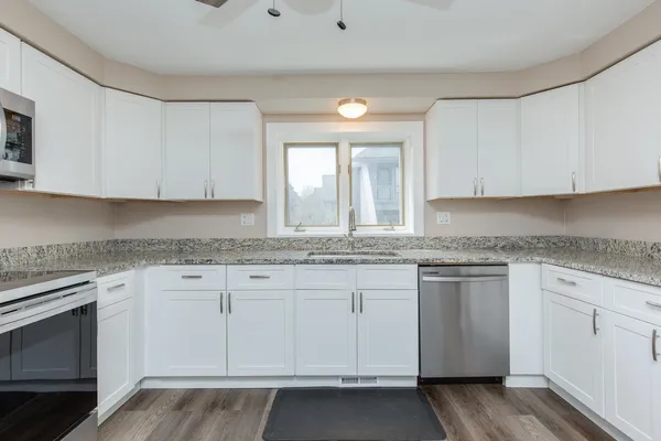 $379,900 | 5 Tsienneto Road, Unit 92, Derry, NH 03038