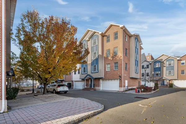 $2,000 | 620 38th Street, Unit 400, Union City, NJ 07087