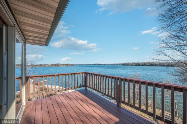 $875,000 | 3800 Sioux Lane, Madison Lake, MN 56063