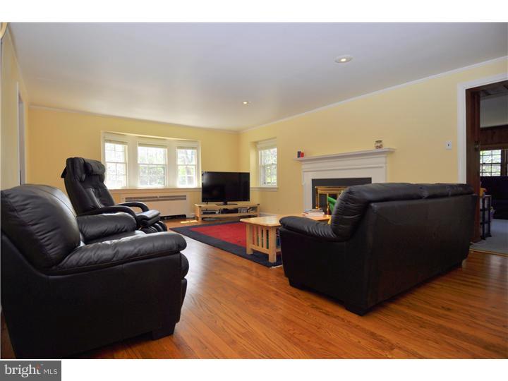 814 Wickfield Road Wynnewood, PA 19096 - Photo 4 of 22 Living Room