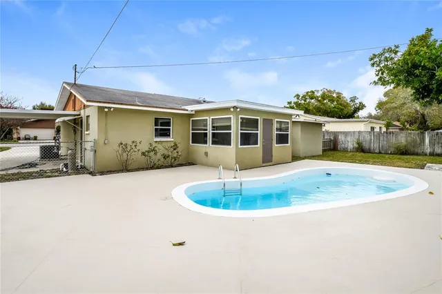 $2,845 | 610 Charlotte Avenue, Tarpon Springs, FL 34689