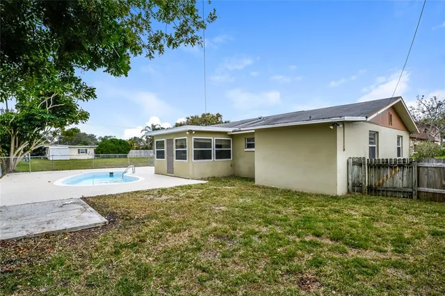 $2,845 | 610 Charlotte Avenue, Tarpon Springs, FL 34689