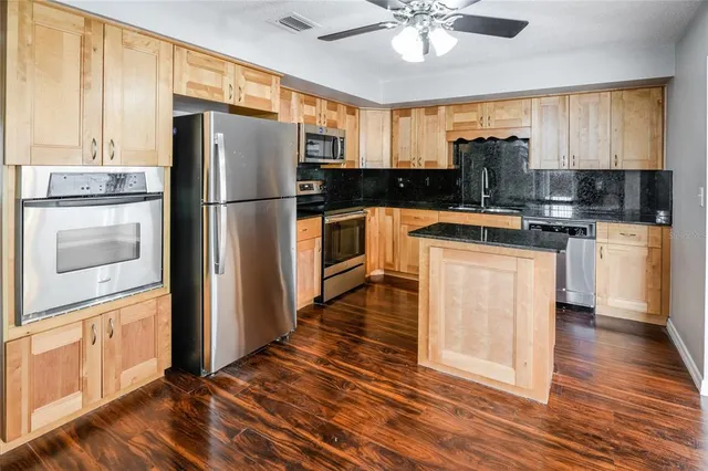 $2,845 | 610 Charlotte Avenue, Tarpon Springs, FL 34689