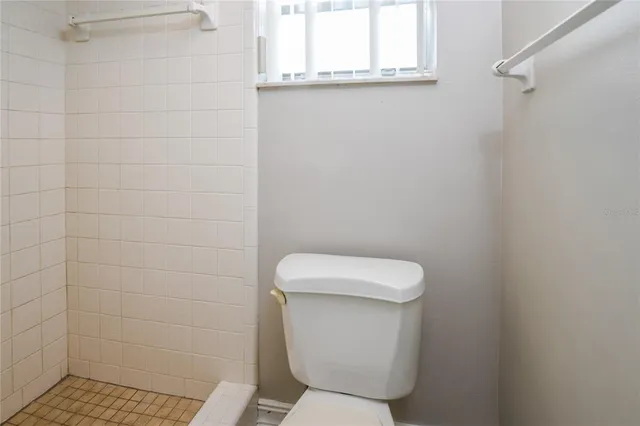 $2,845 | 610 Charlotte Avenue, Tarpon Springs, FL 34689