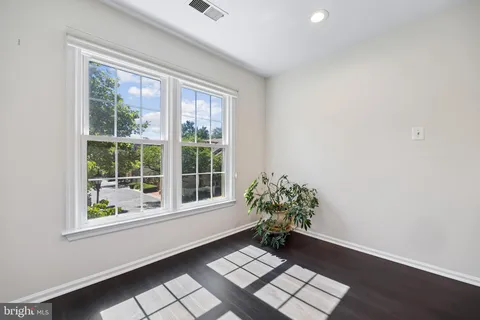 $750,000 | 5823 Linden Square Court, Unit 52, Rockville, MD 20852