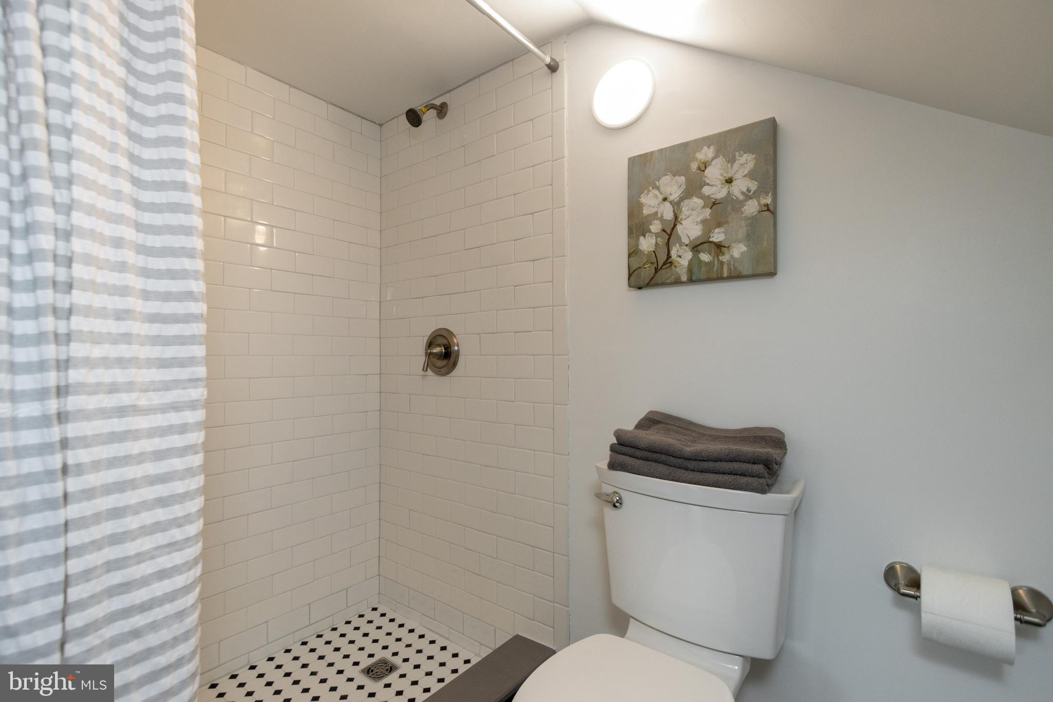 6503 Sherwood Road Baltimore, MD 21239 - Photo 10 of 19 Upper Level Full Bath