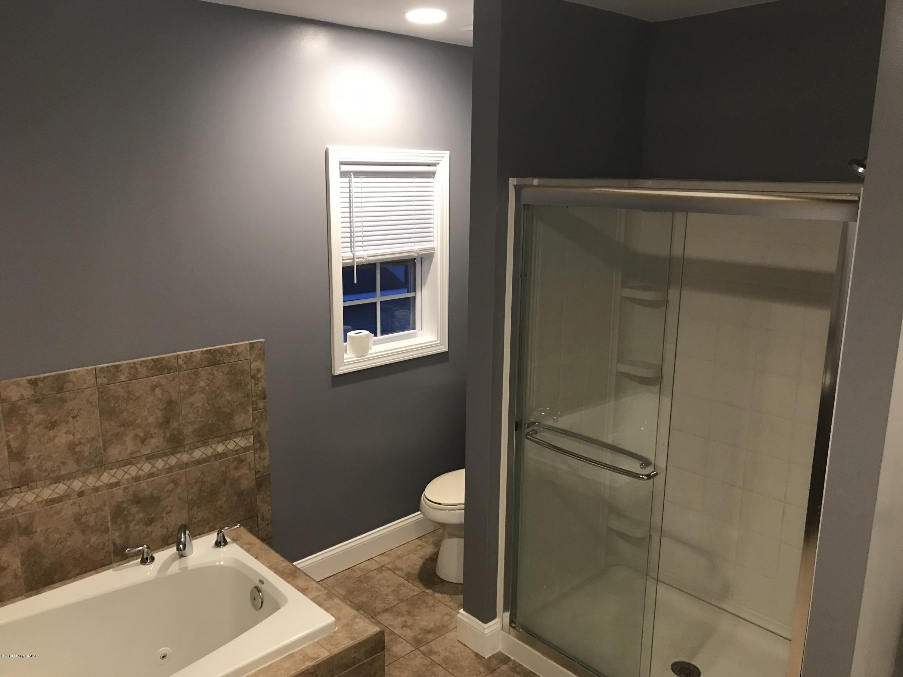 4524 Dover Road Louisville, KY 40216 - Photo 25 of 38 2nd floor bath