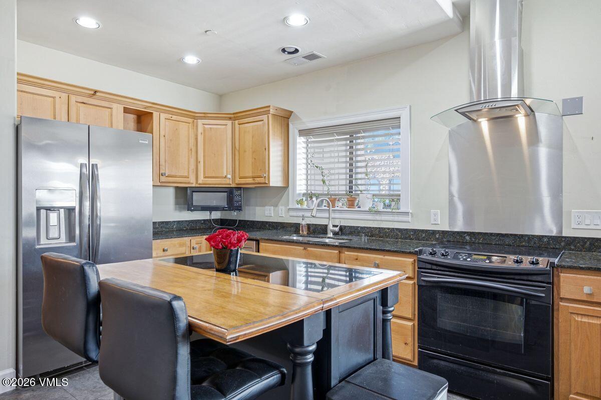 275 Main Street, Unit R306 Edwards, CO 81632 - Photo 5 of 16 Kitchen 2