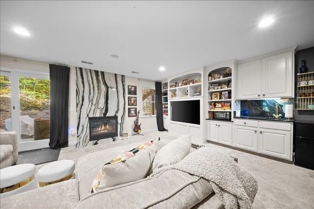 $699,900 | 17711 Cobblefield Lane, Spring Lake, MI 49456