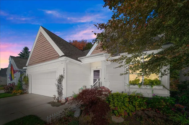 $699,900 | 17711 Cobblefield Lane, Spring Lake, MI 49456
