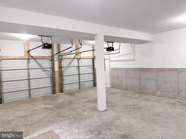 a view of a garage room