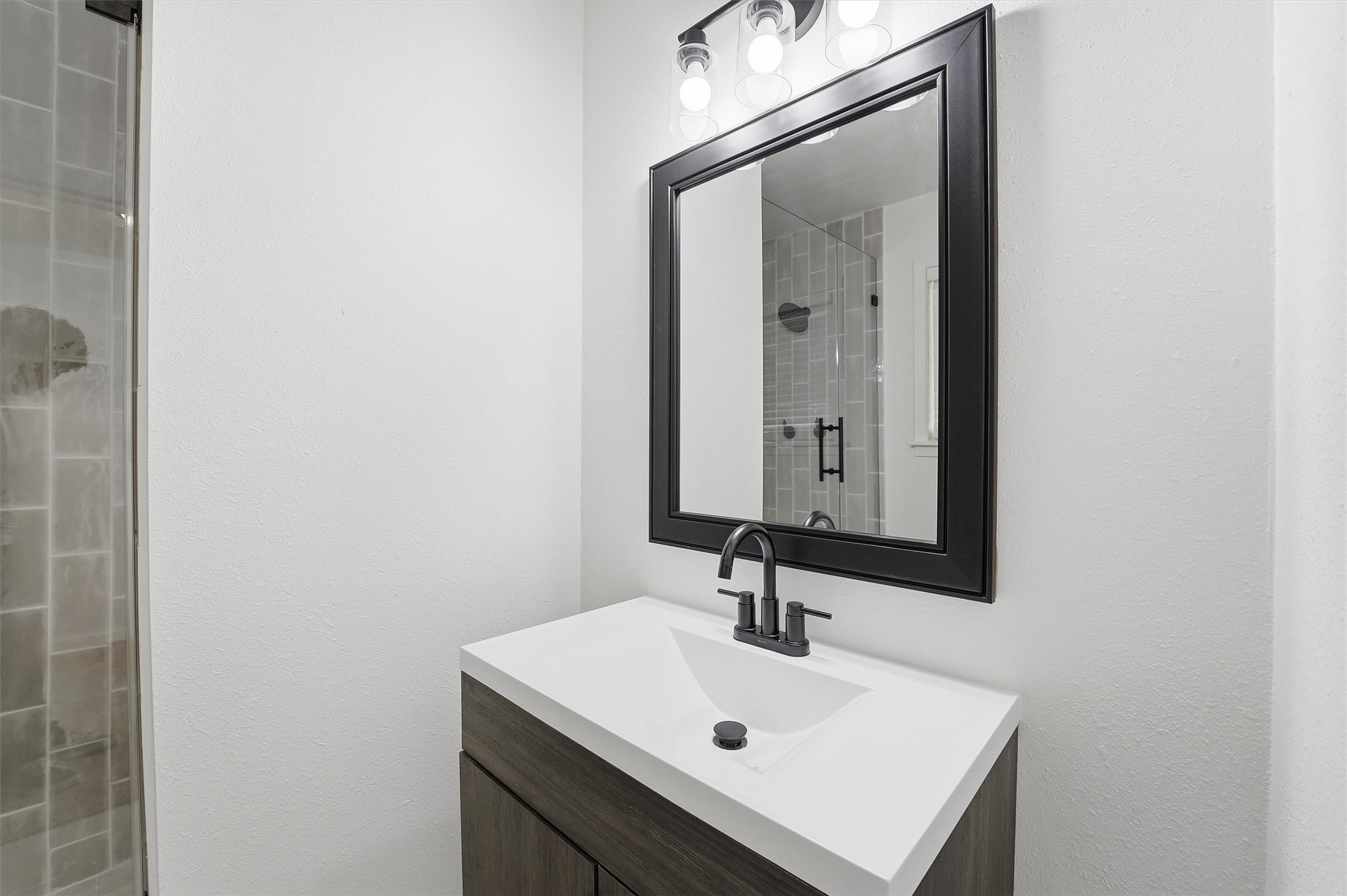 10302 Belfast Road La Porte, TX 77571 - Photo 22 of 30 Primary Bath