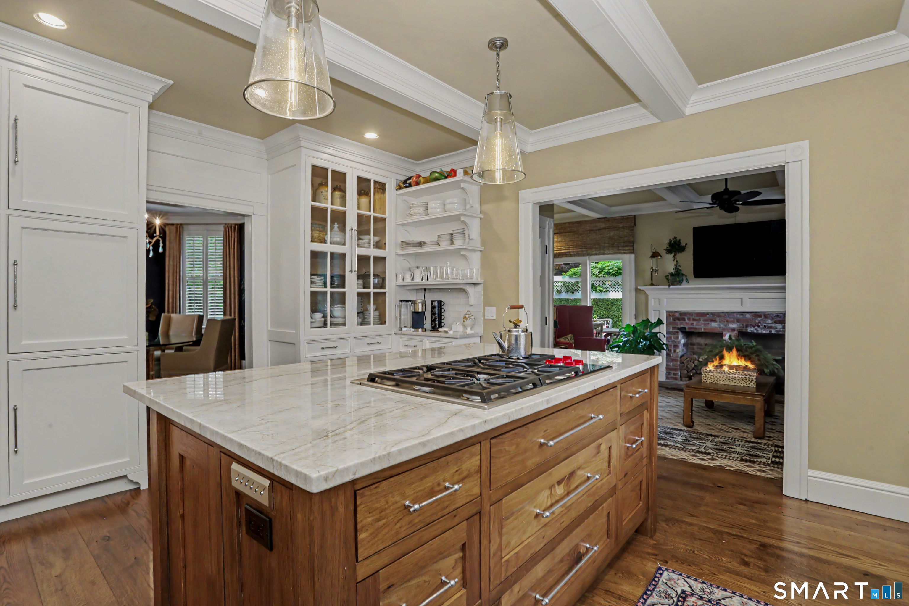 36 Catoonah Street, Unit 18 Ridgefield, CT 06877 - Photo 15 of 40 a kitchen with a stove and a refrigerator