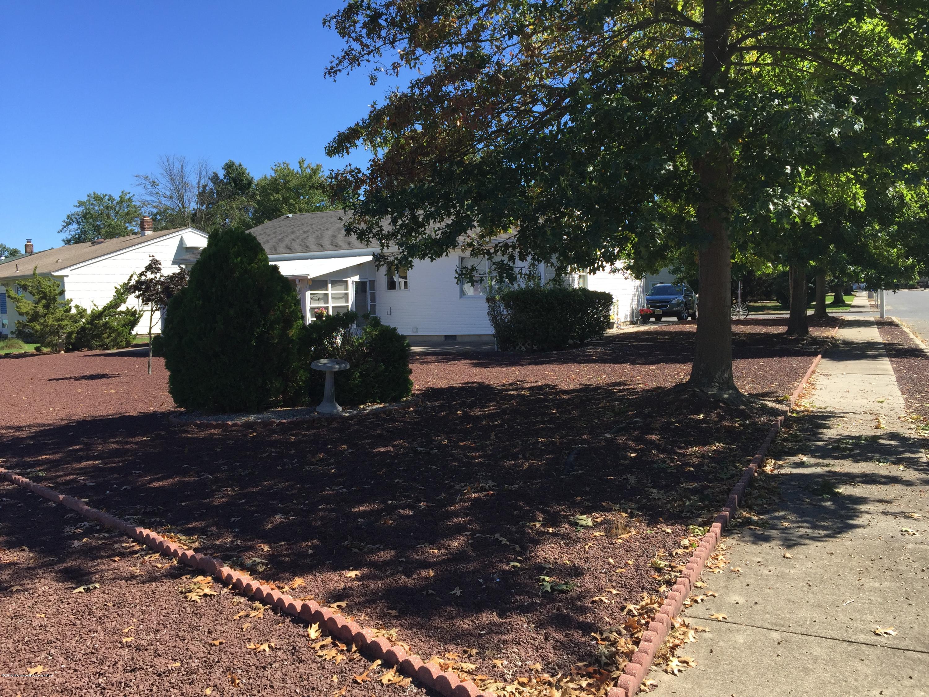 33 Jericho Road Toms River, NJ 08757 - Photo 4 of 52 IMG_2711