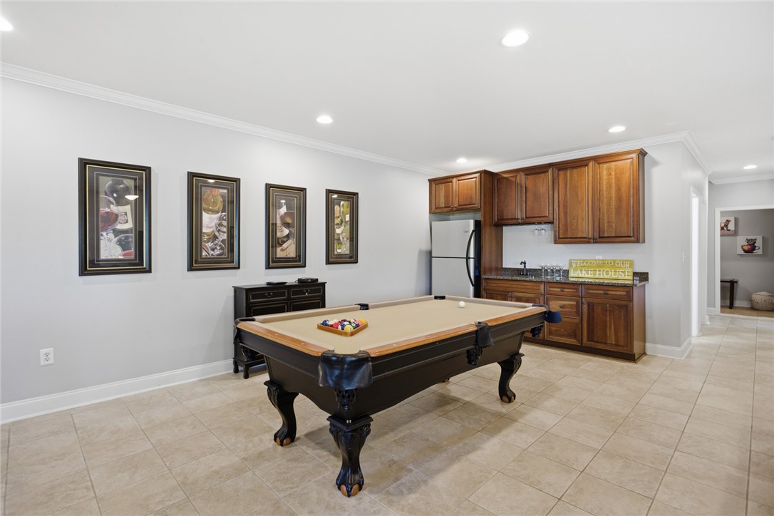 578 Sunset Point Drive West Union, SC 29696 - Photo 31 of 46 This versatile room features a convenient wet bar, ideal for entertaining guests.