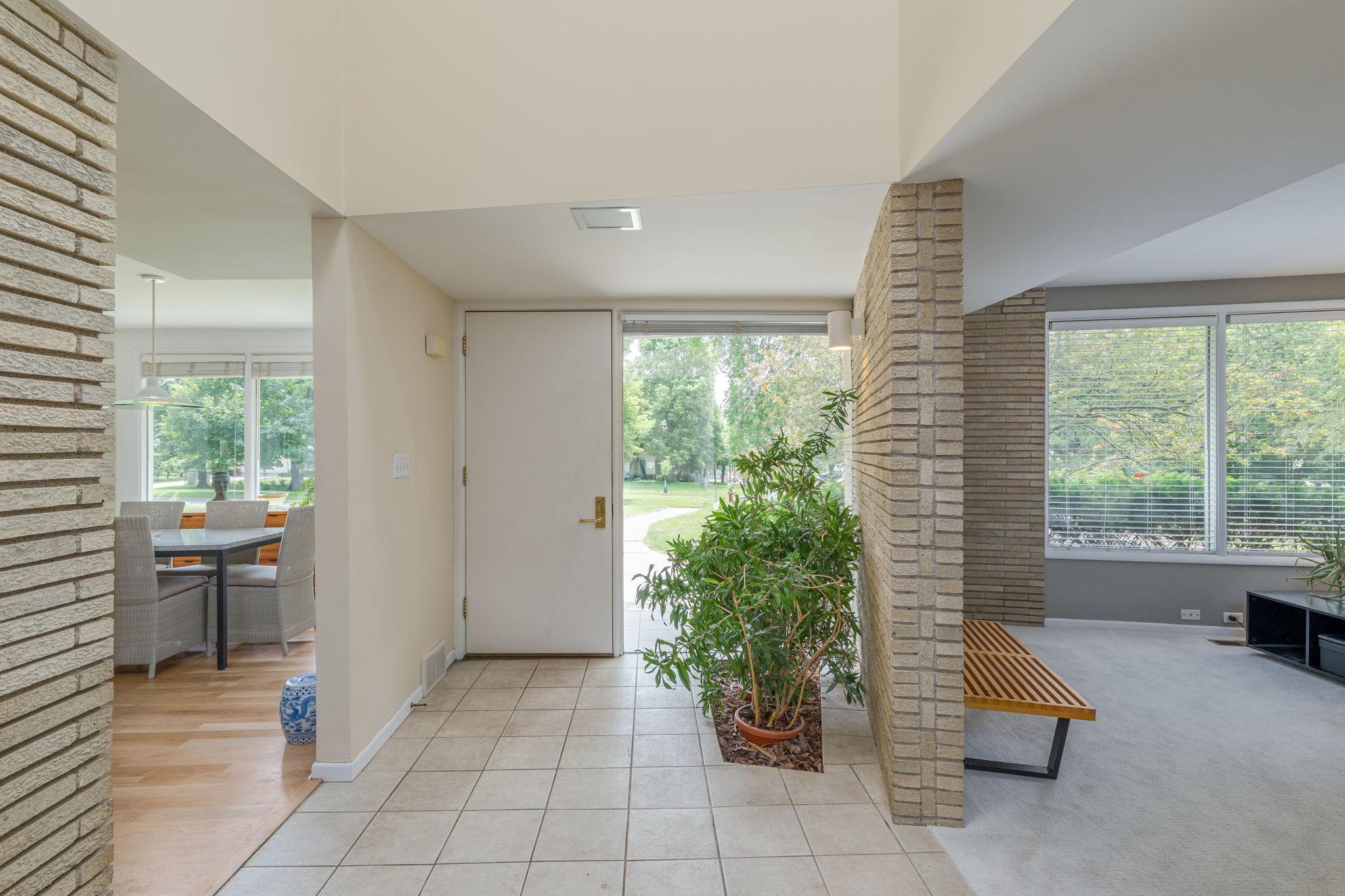 2191 Edgcumbe Road St. Paul, MN 55116 - Photo 8 of 58