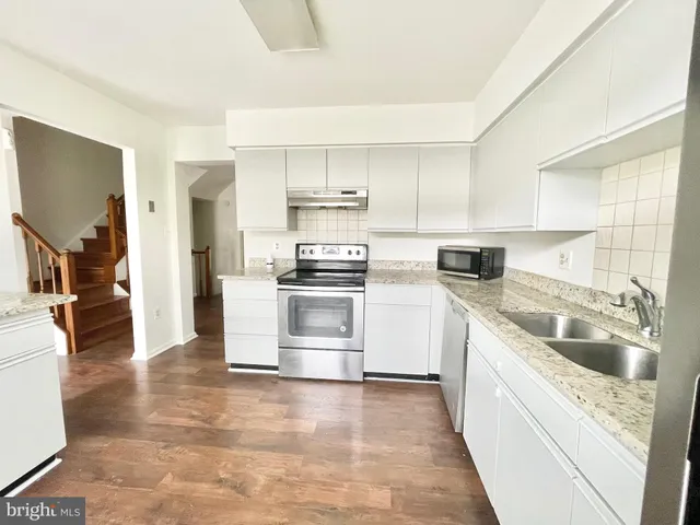 $2,700 | 509 Dakota Drive, Herndon, VA 20170