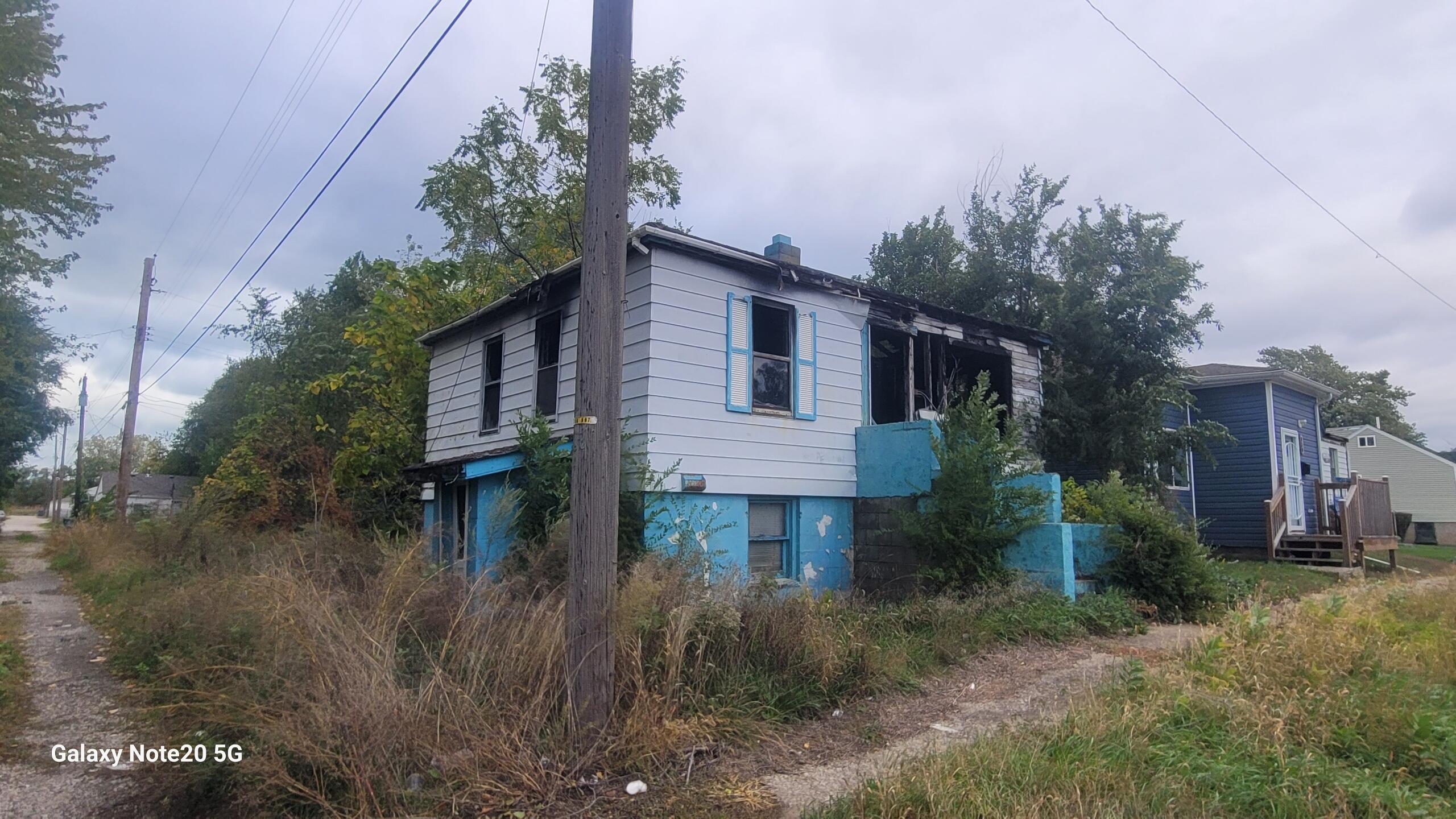 824 East 15th Avenue Gary, IN 46407 - Photo 2 of 10 a view of a house with a yard
