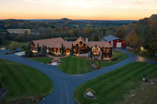 $4,000,000 | 5674 Highway 167, Erin, WI 53027