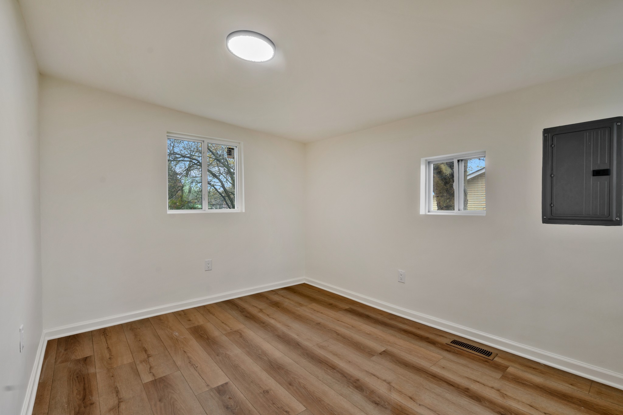 1421 Mohawk Trail Madison, TN 37115 - Photo 14 of 28 a room with a bed and painting on the wall