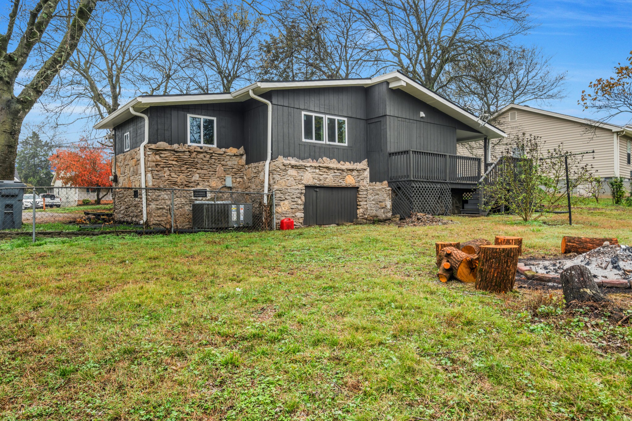 1421 Mohawk Trail Madison, TN 37115 - Photo 27 of 28 a front view of house with yard and outdoor seating