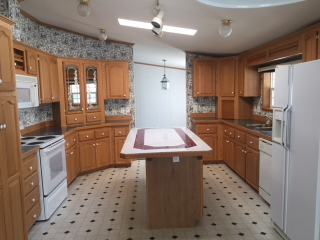 15 Seneca Street Rochester, NH 03867 - Photo 3 of 29