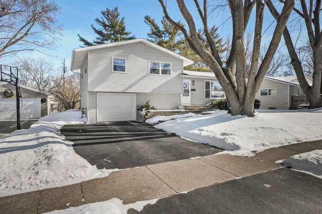 $325,000 | 125 Cameo Lane, Madison, WI 53714