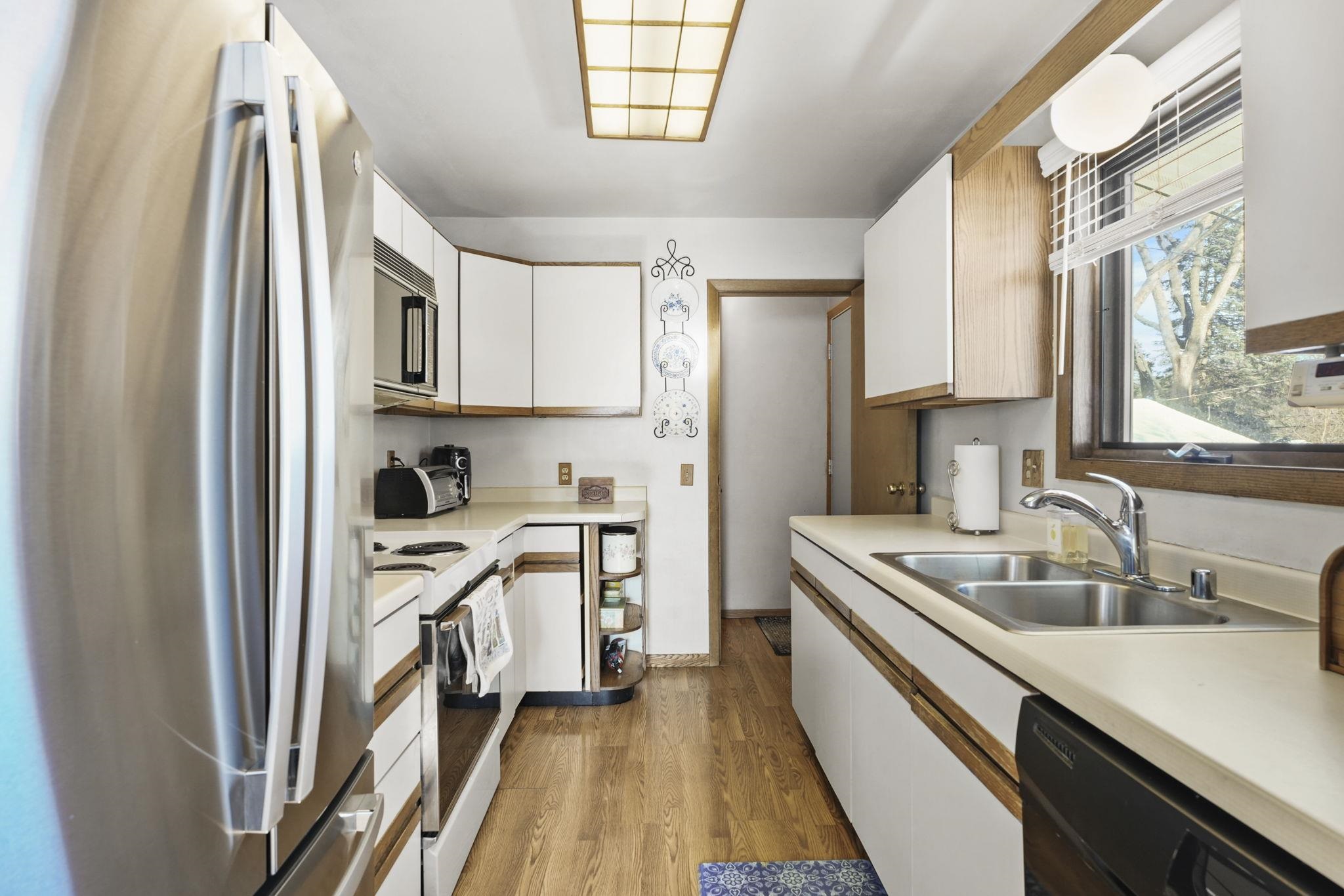 125 Cameo Lane Madison, WI 53714 - Photo 8 of 41