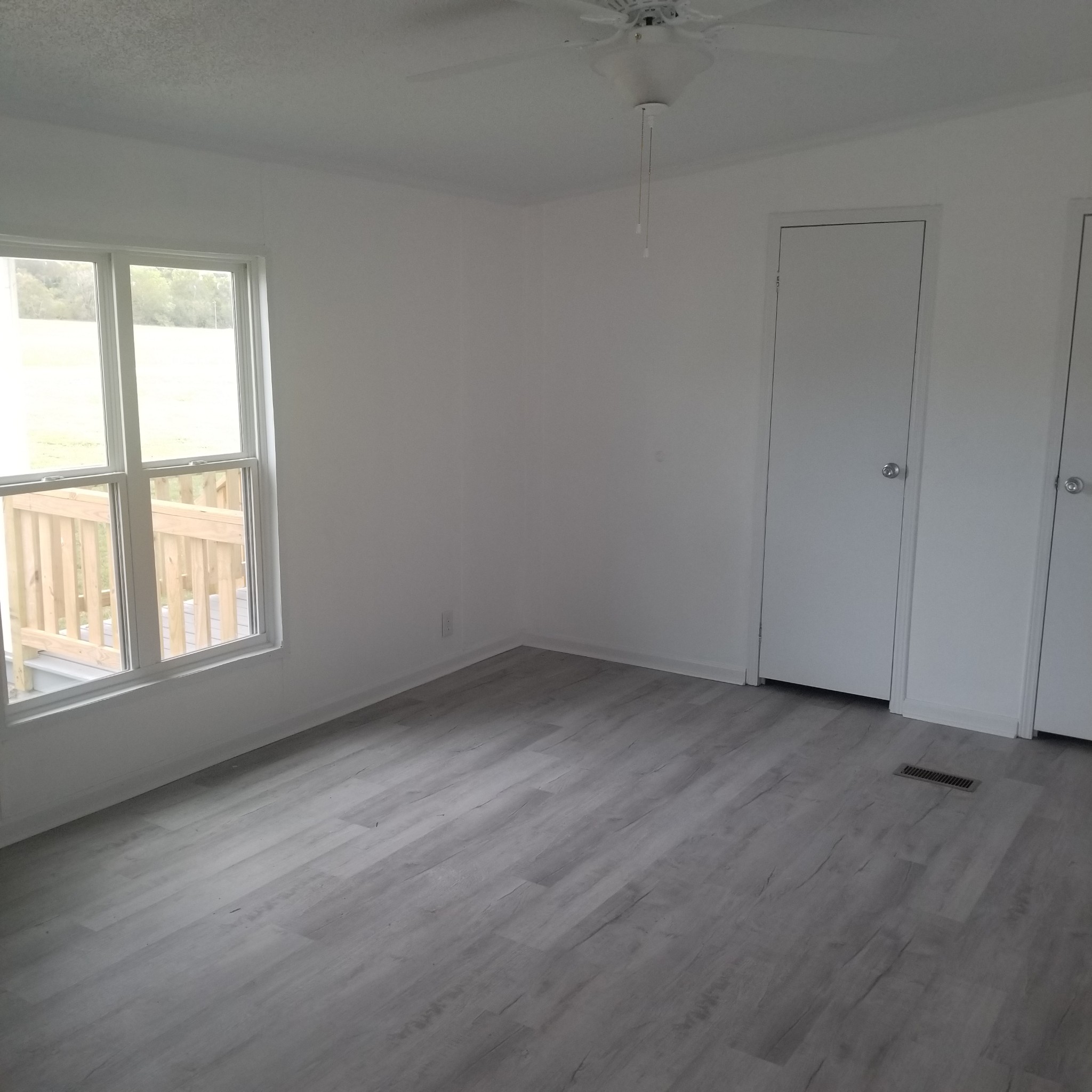 5118 New Harmony Road Hartsville, TN 37074 - Photo 6 of 13 an empty room with a window