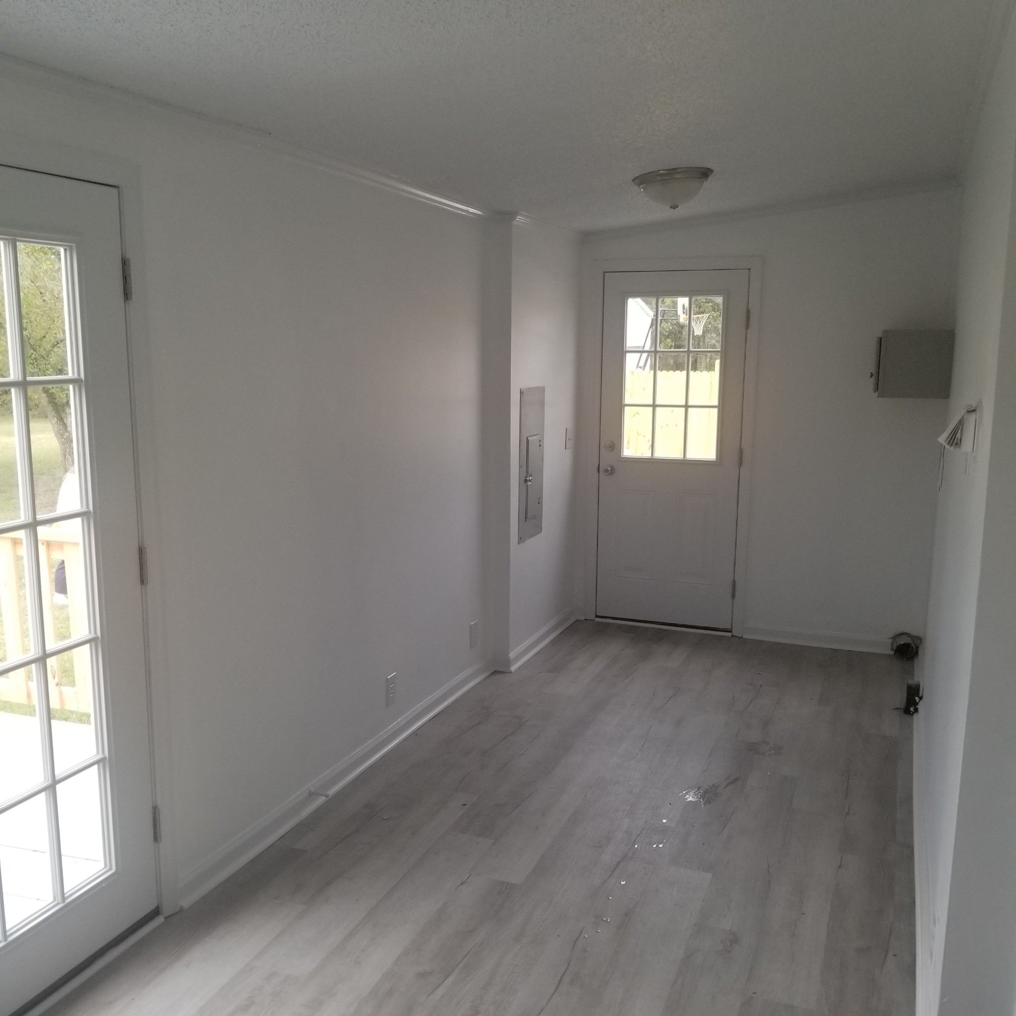 5118 New Harmony Road Hartsville, TN 37074 - Photo 8 of 13 an empty room with windows