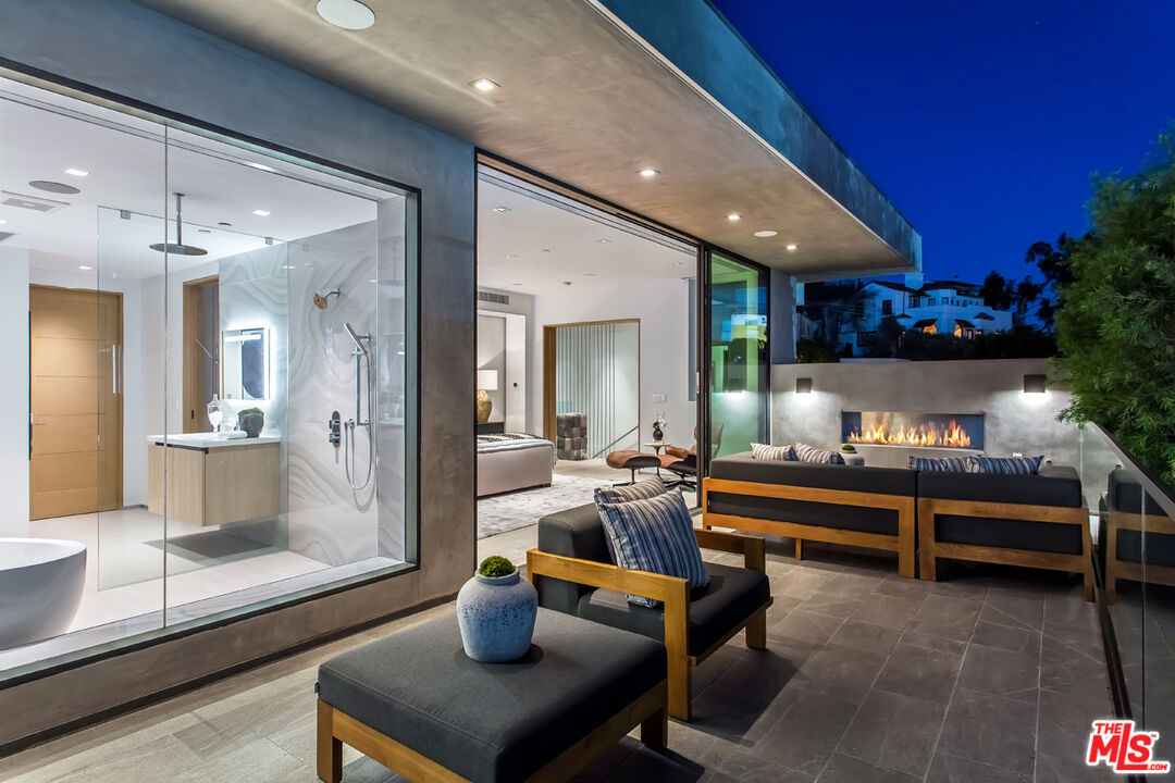 1413 Queens Road Los Angeles, CA 90069 - Photo 51 of 54 Gallery Image 51
