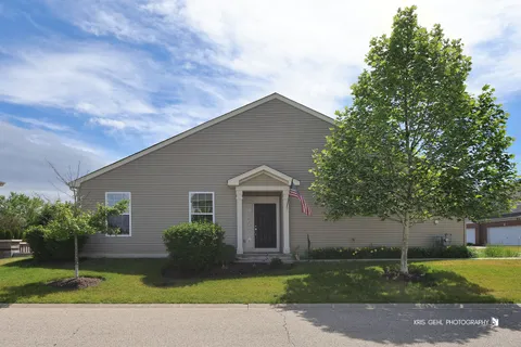 $260,000 | 7121 Country Club Hills Drive, Fox Lake, IL 60020