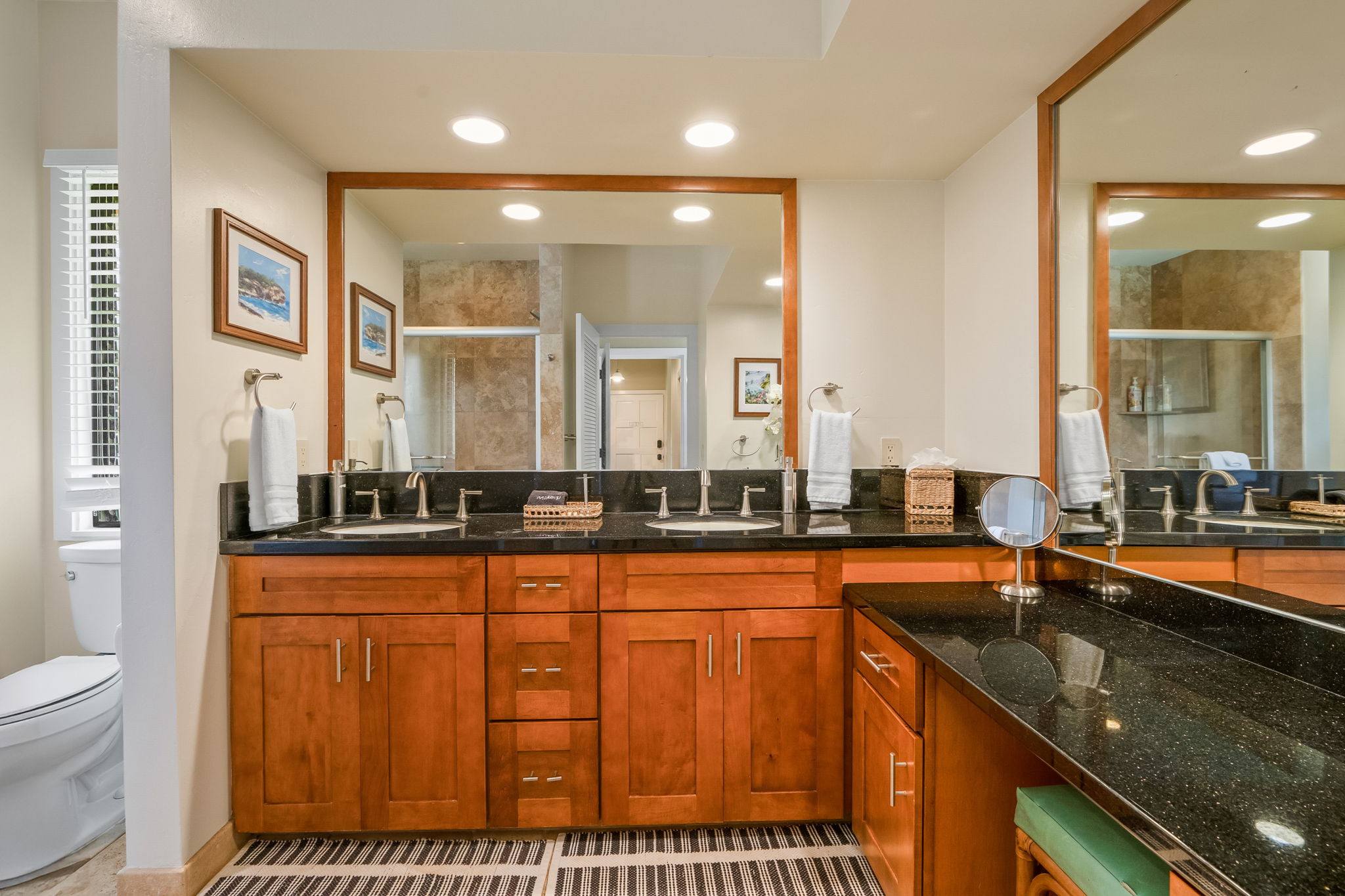 2370 Ho'ohu Road, Unit 712 Koloa, HI 96756 - Photo 19 of 28 a large bathroom with a large tub and sink