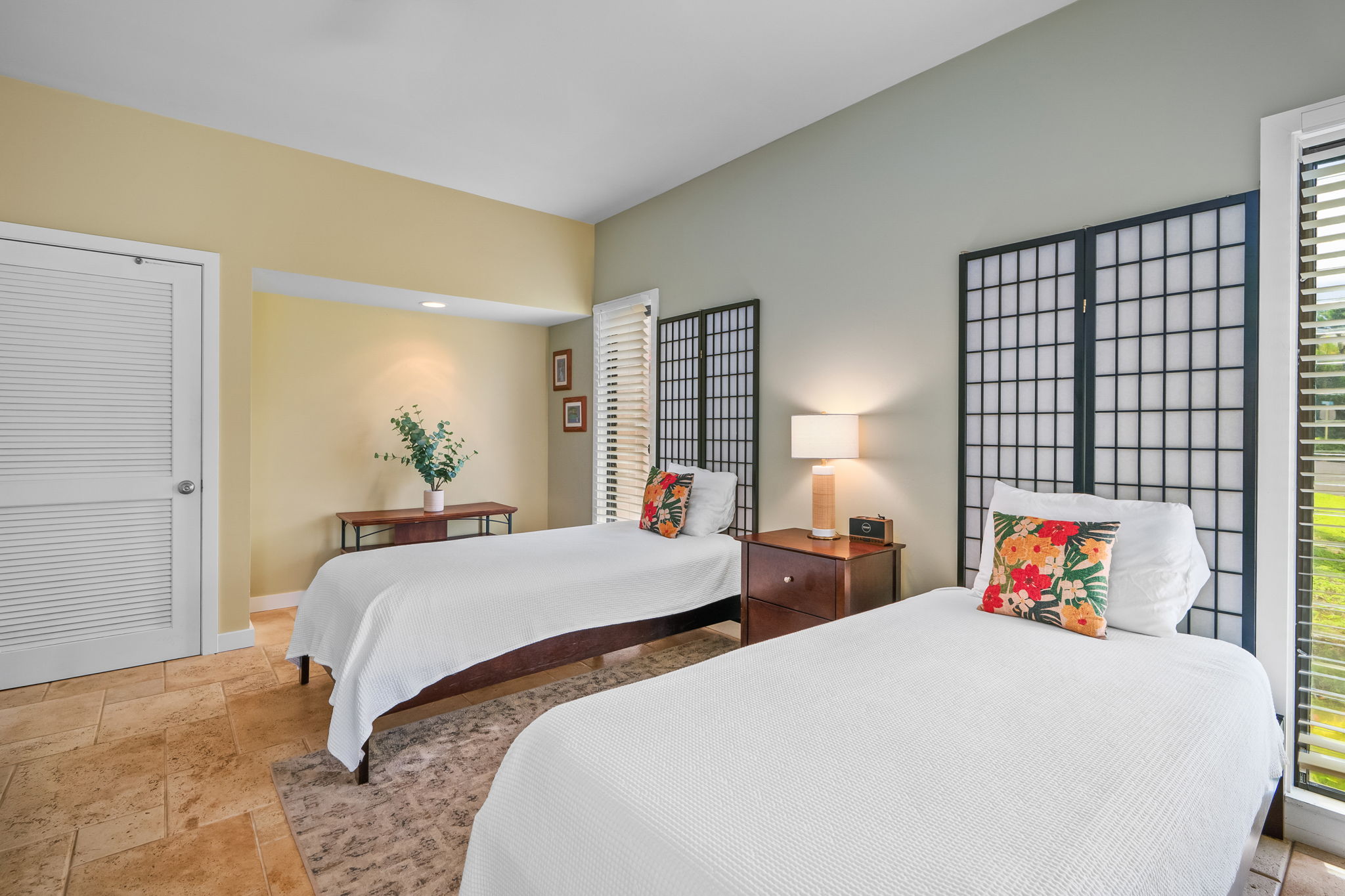 2370 Ho'ohu Road, Unit 712 Koloa, HI 96756 - Photo 21 of 28 a bedroom with two beds and a lamp on table