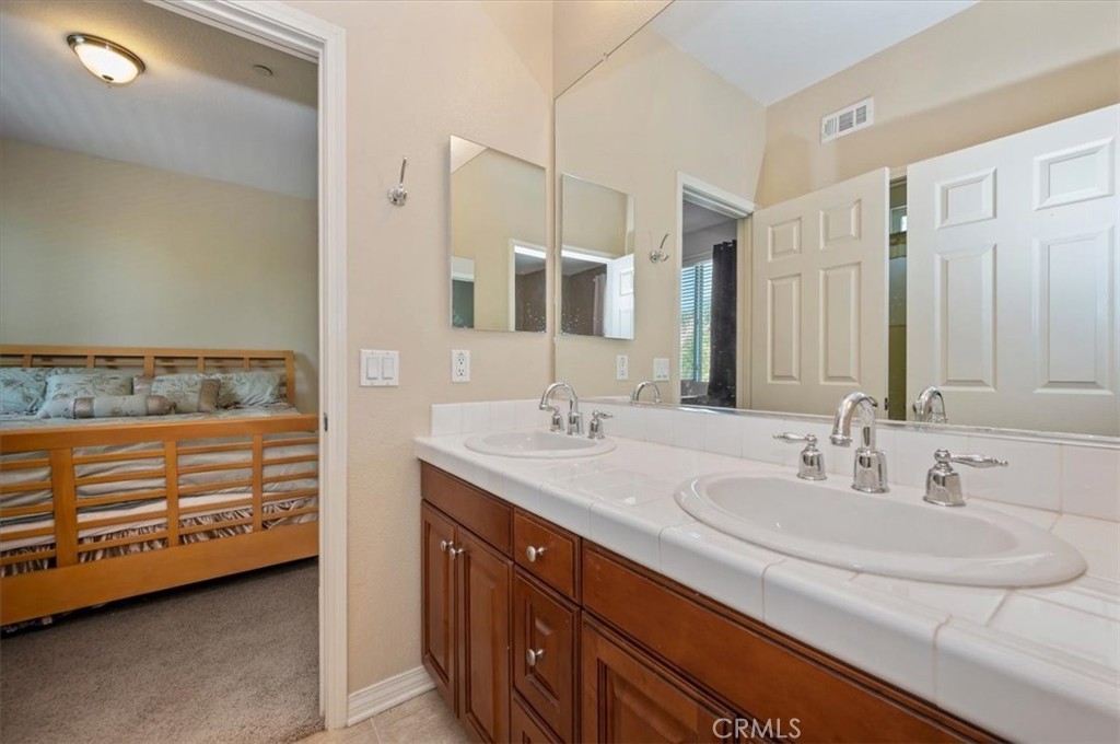 19662 Shadowbrook Way Riverside, CA 92508 - Photo 24 of 55 Bathroom 2