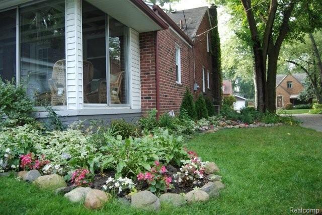 1392 Franklin Road Berkley, MI 48072 - Photo 21 of 23 Side Yard