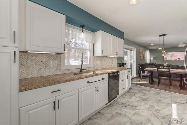 $325,000 | 2901 Headland Drive, St. Charles, MO 63301