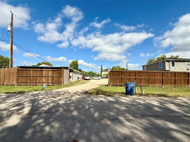 a view of a house with a big yard