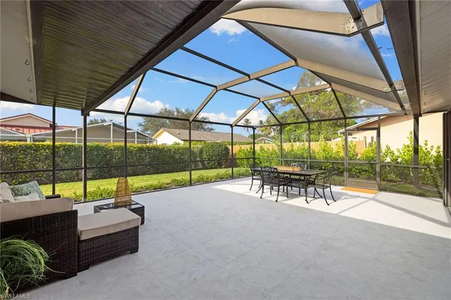 a view of sitting area with porch and sitting area