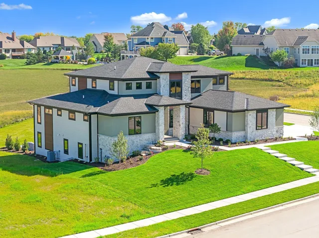 $1,895,000 | W188N5040 Red Crown Trail, Menomonee Falls, WI 53051