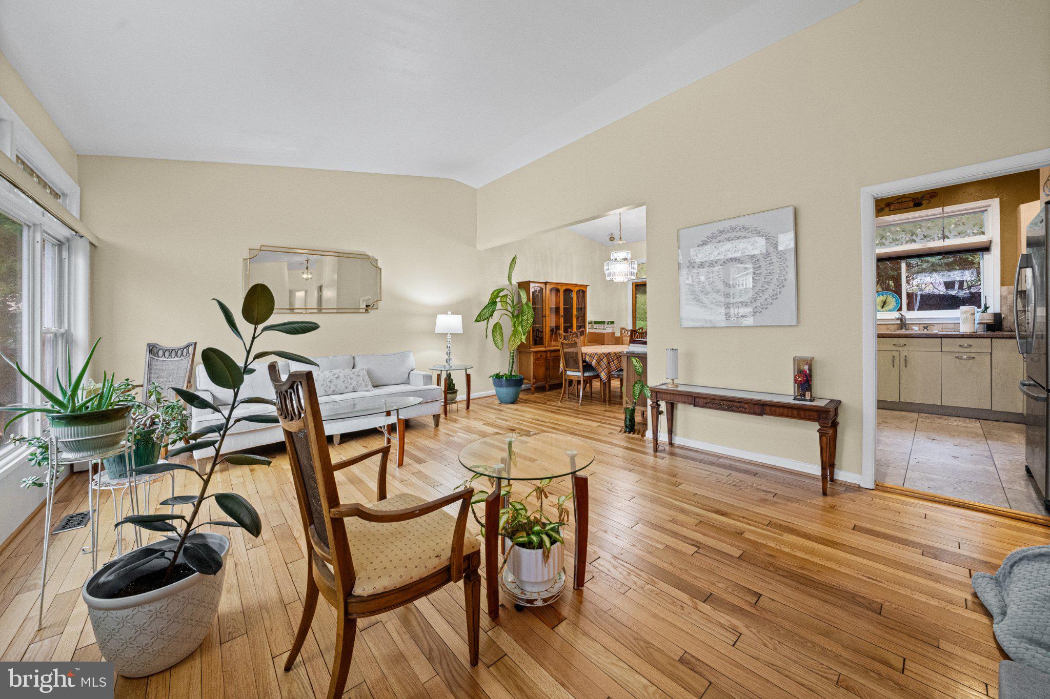 6816 Timberlane Road Baltimore, MD 21209 - Photo 2 of 31 Gallery Image 2