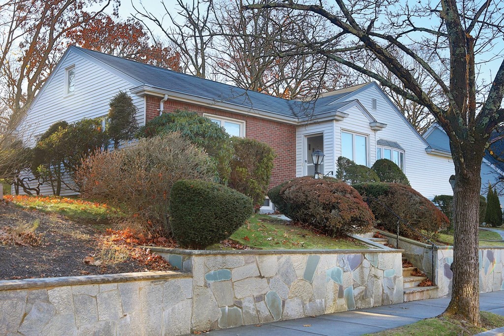 154 Bellingham Road Brookline, MA 02467 - Photo 2 of 8 Gallery Image 2