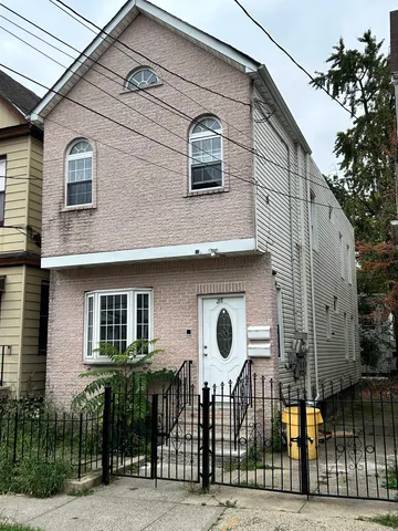 $1,950 | 35 Stegman Street, Unit 1, Jersey City, NJ 07305