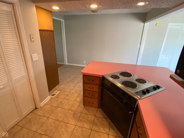 $2,250 | 1036 East Auman Drive, Carmel, IN 46032