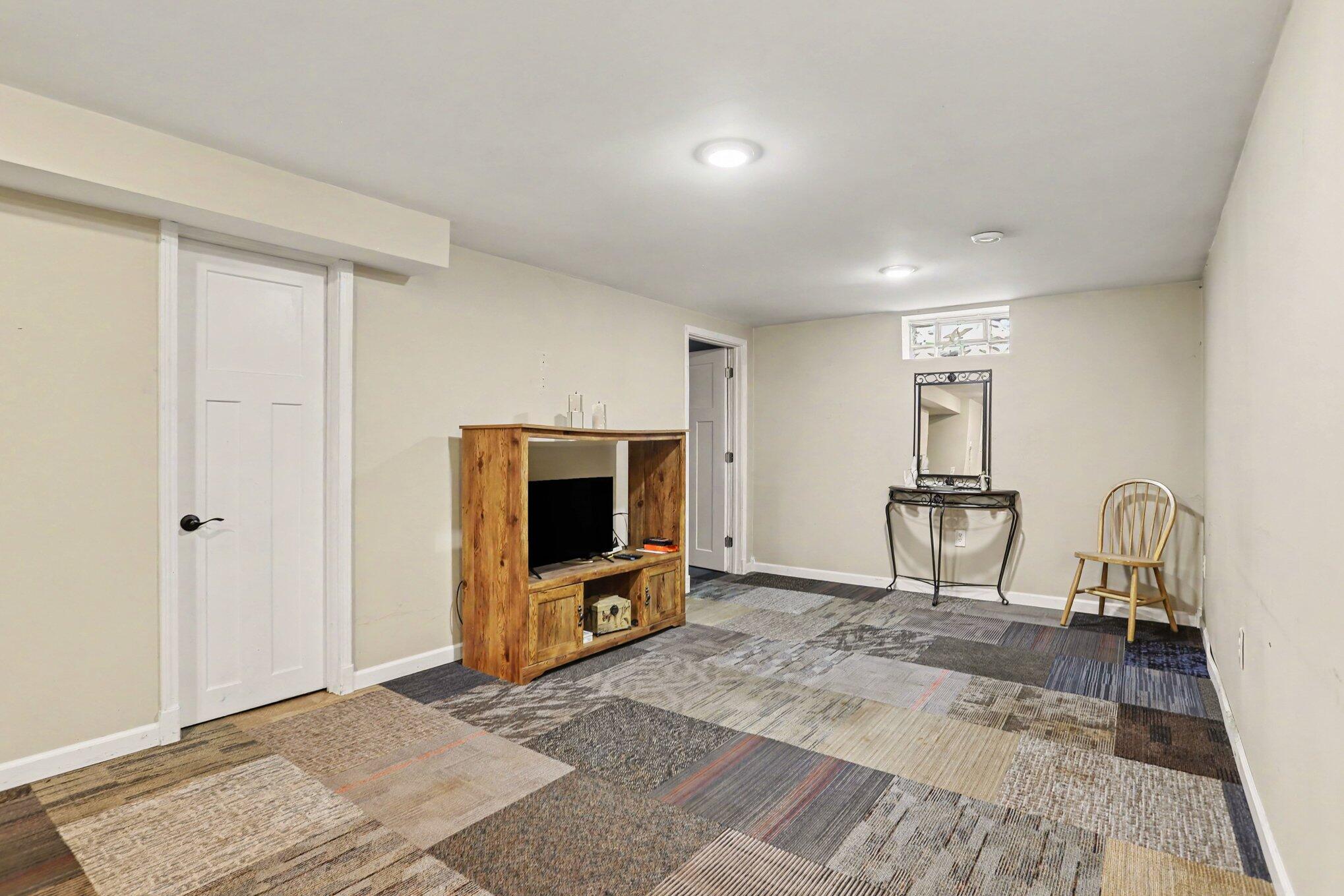 900 Jefferson Street Three Rivers, MI 49093 - Photo 10 of 25 011_file_8452