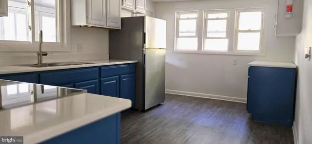 a view of a livingroom with a chandelier fan and entryway