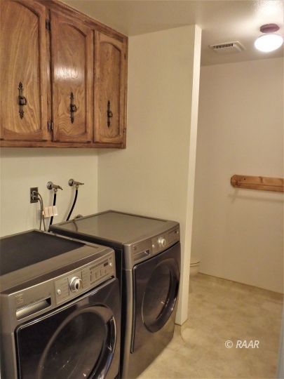 601 Weiman Avenue Ridgecrest, CA 93555 - Photo 18 of 35 a utility room with dryer and washer
