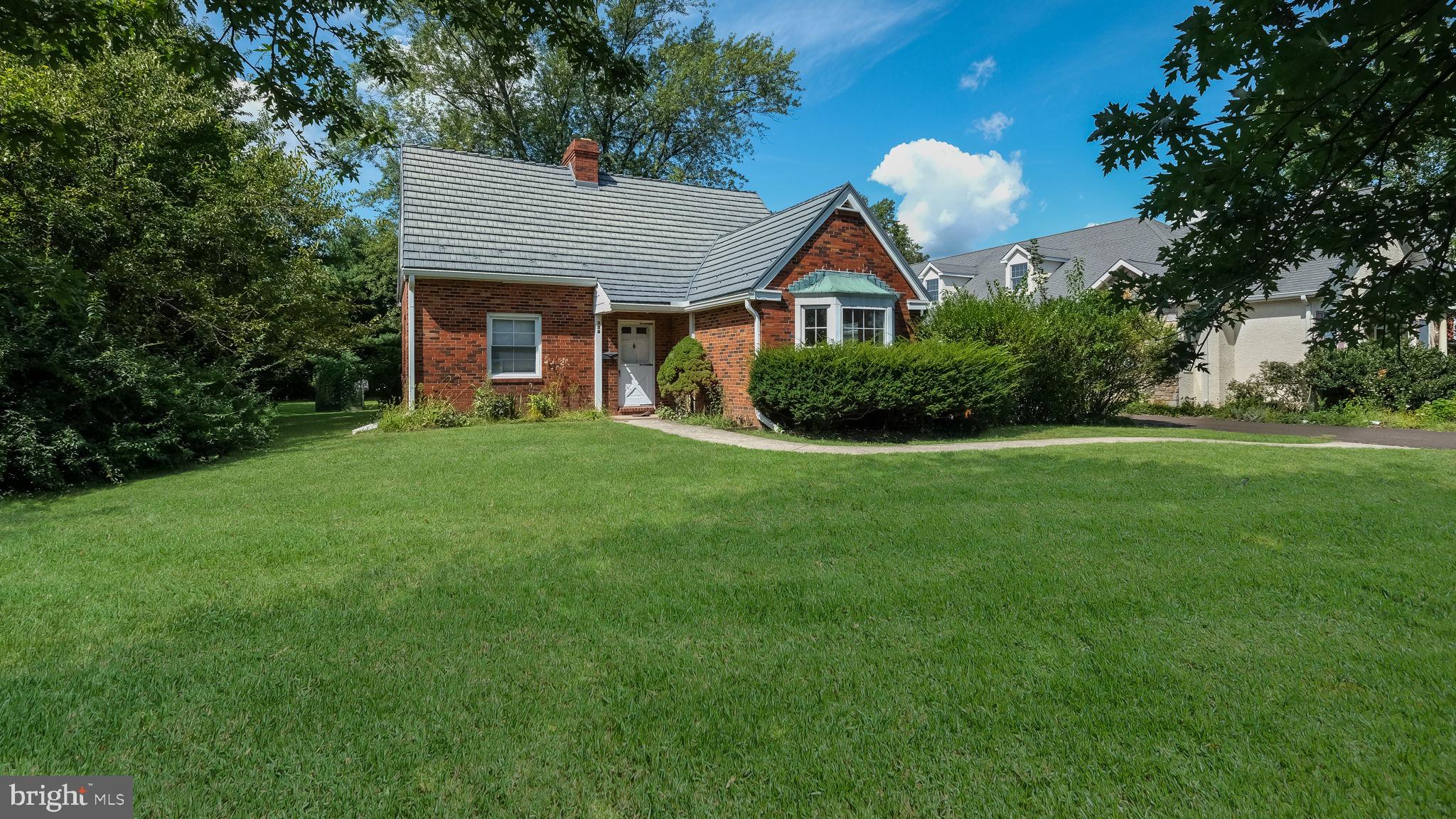 504 Crestview Road Lansdale, PA 19446 - Photo 2 of 33 Gallery Image 2