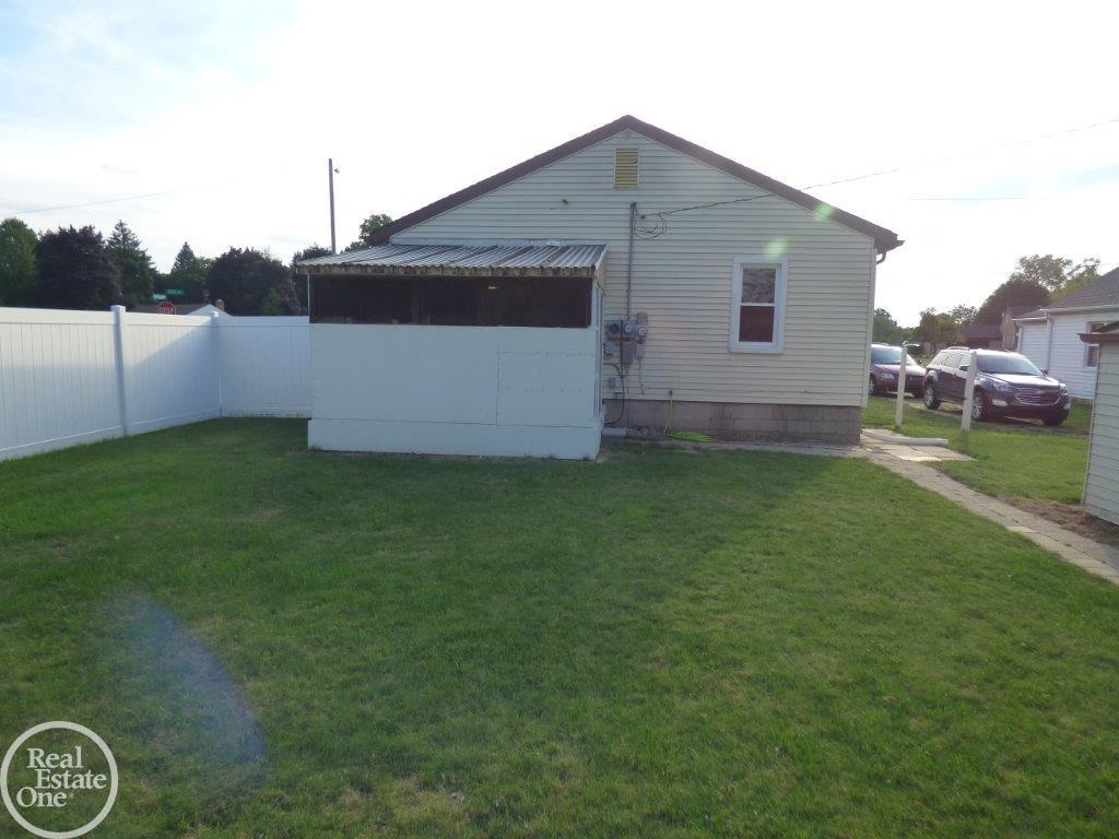 35618 Utica Road Clinton Township, MI 48035 - Photo 24 of 24 50020429-23.JPG