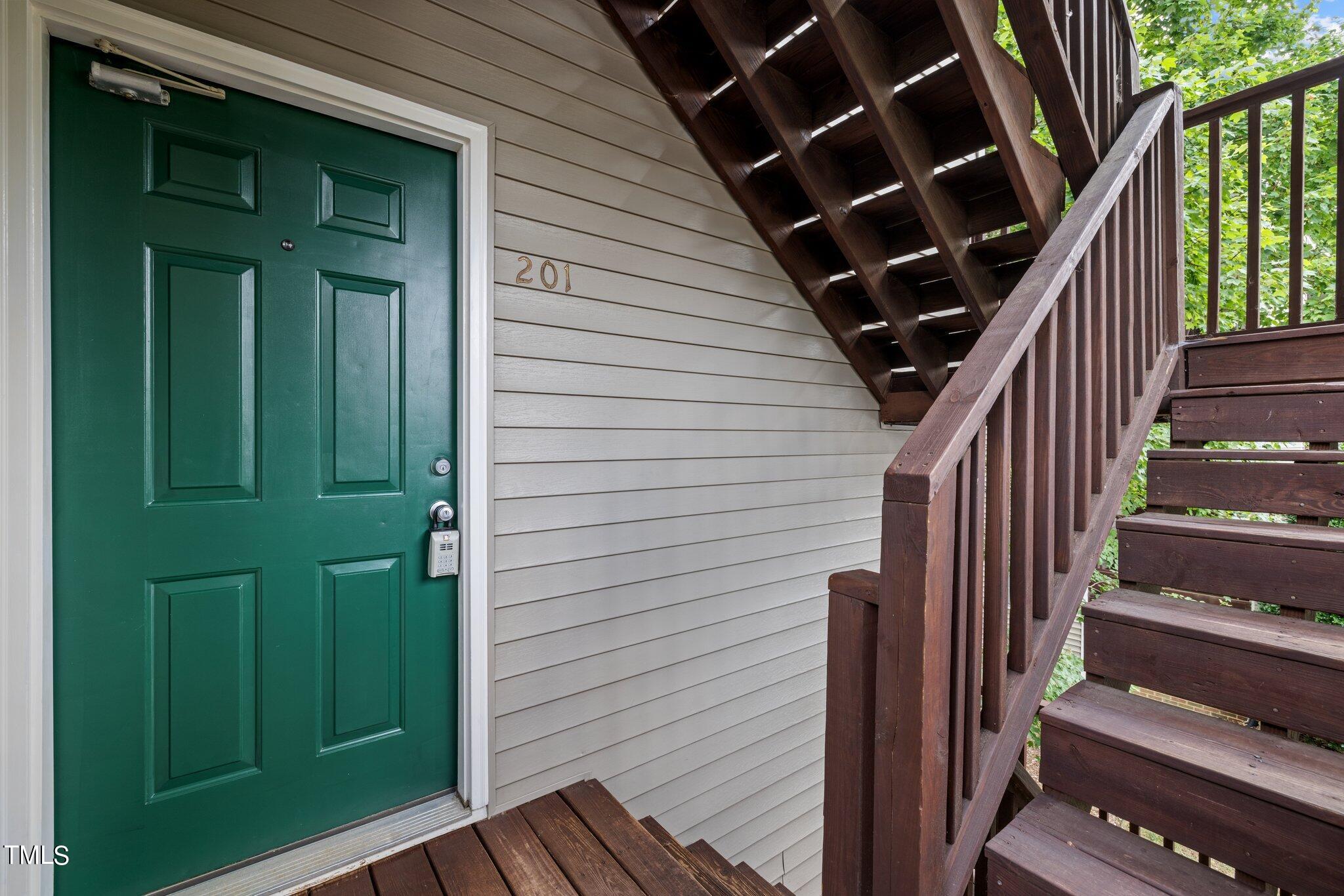 7024 Sandy Forks Road, Unit 201 Raleigh, NC 27609 - Photo 2 of 42 33-web-or-mls-5Z8A4950